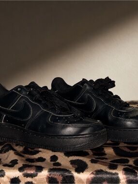 Nike Black Leather Low-Top Sneakers